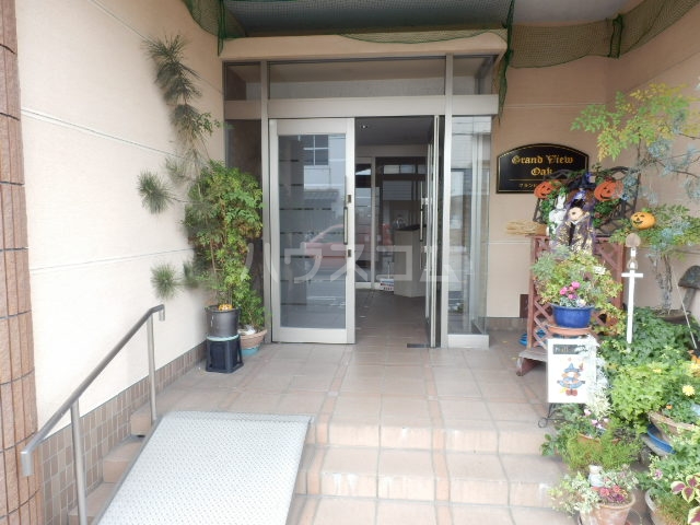 21/30 エントランス