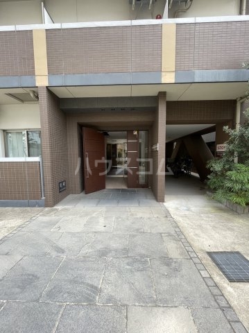 24/30 エントランス