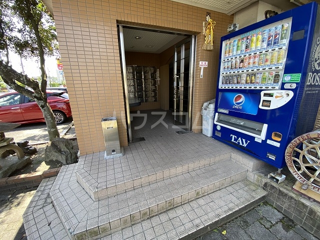 27/30 エントランス