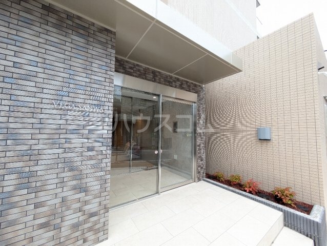 27/30 エントランス