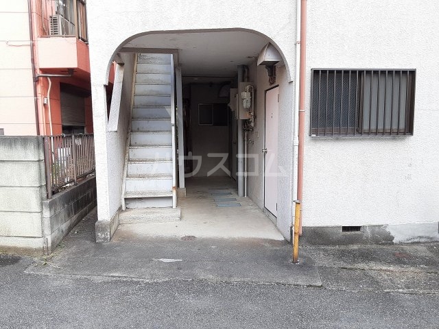 26/30 エントランス