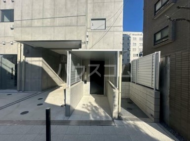 22/23 エントランス