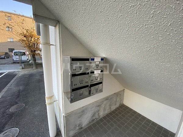 19/30 エントランス