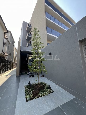 19/27 エントランス