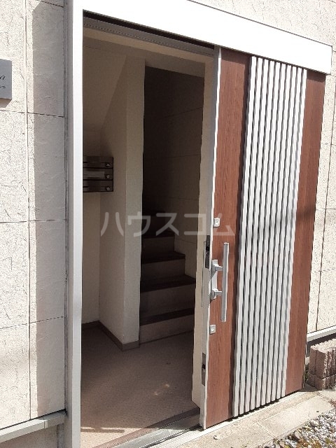 27/28 エントランス