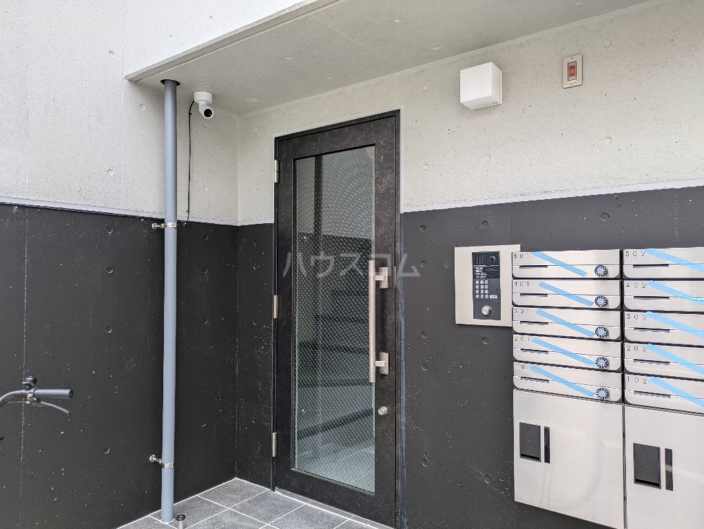 25/30 エントランス