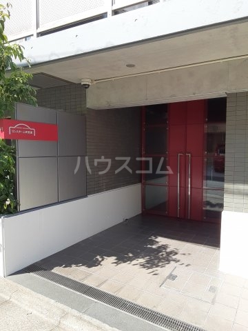 20/30 エントランス
