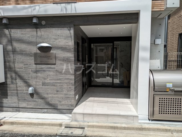 21/22 エントランス