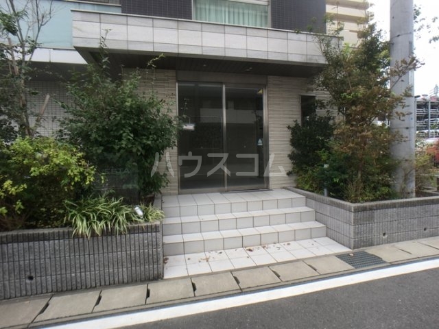 17/25 エントランス