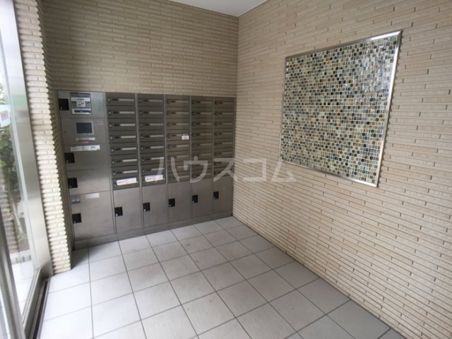 18/25 エントランス