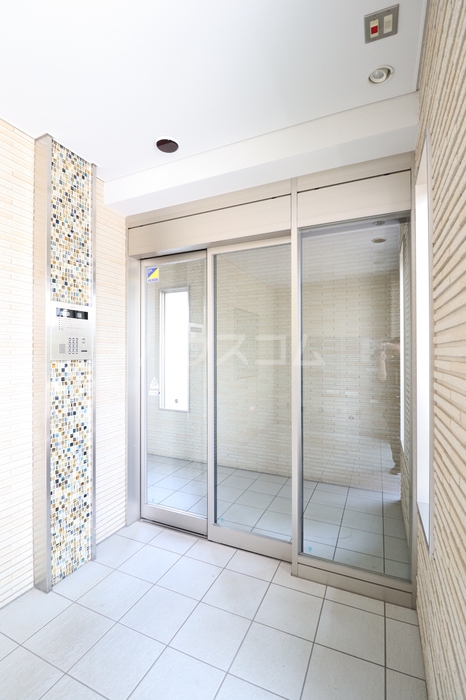 18/25 エントランス