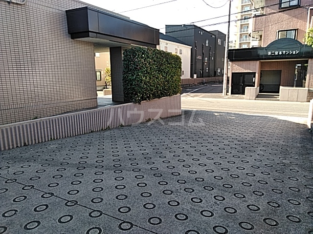 28/30 エントランス