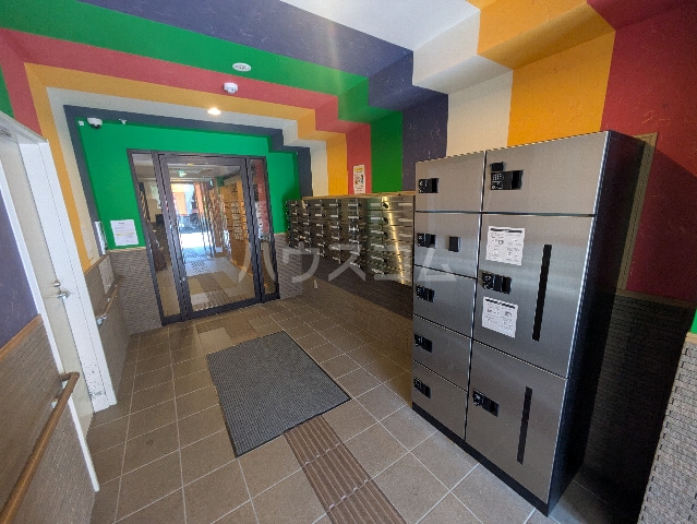 28/30 エントランス