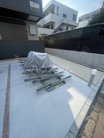 25/28 駐車場