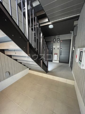 26/30 エントランス