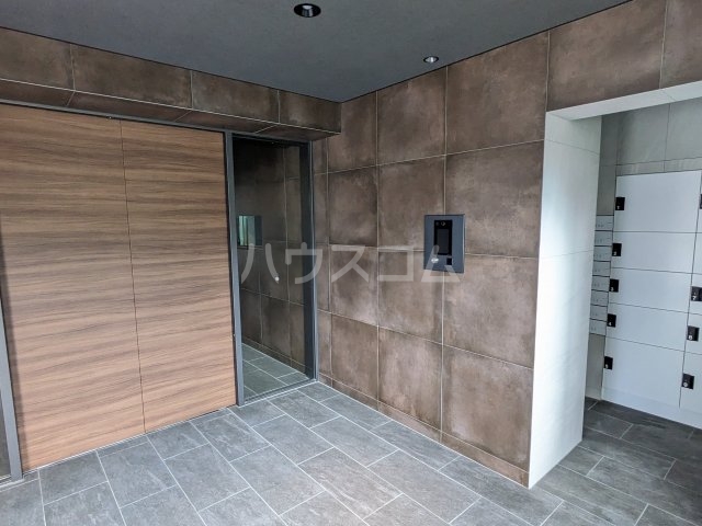 25/29 エントランス