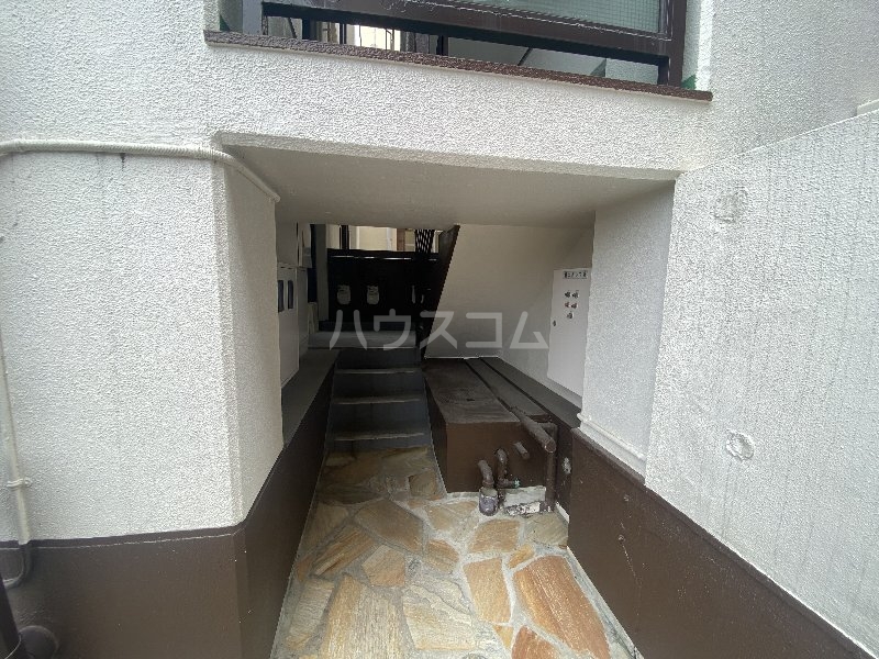 17/25 エントランス