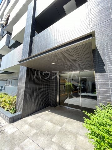 21/30 エントランス