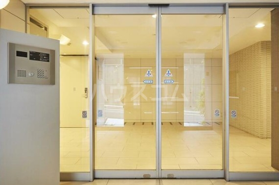 21/25 エントランス