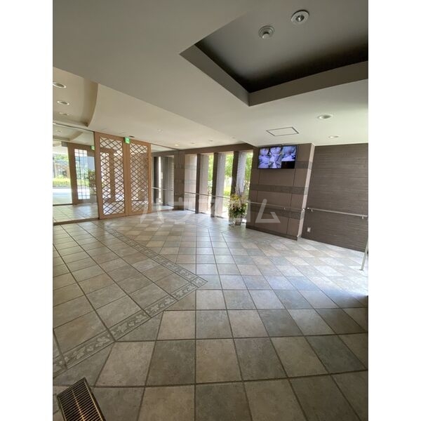 16/21 エントランス