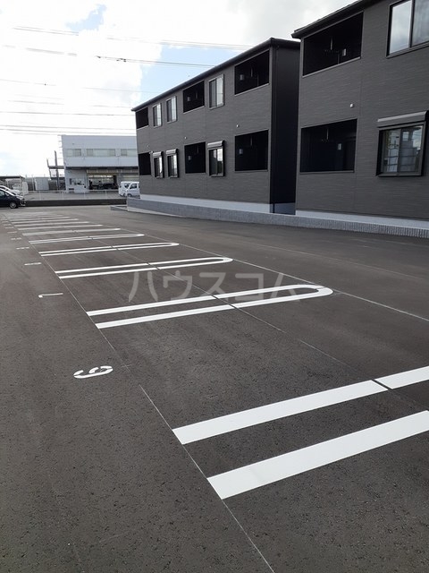 22/28 駐車場