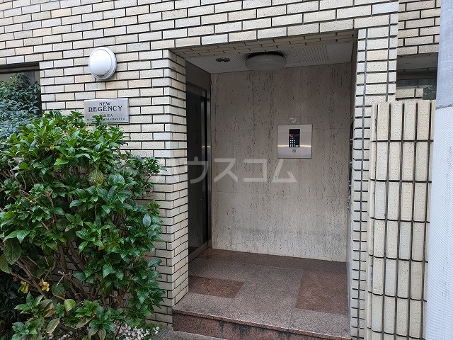21/30 エントランス