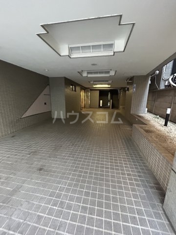 23/30 エントランス