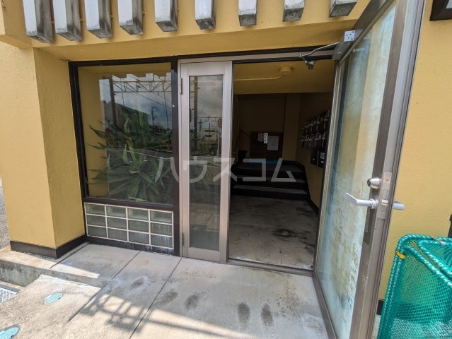 27/30 エントランス