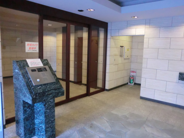 21/30 エントランス