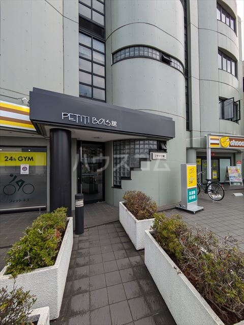 23/25 エントランス