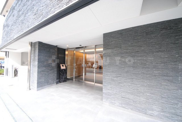 26/30 エントランス