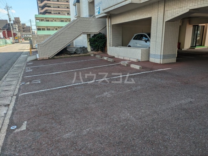 18/24 駐車場