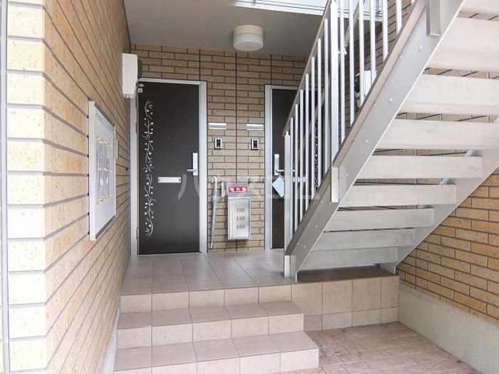 28/30 エントランス