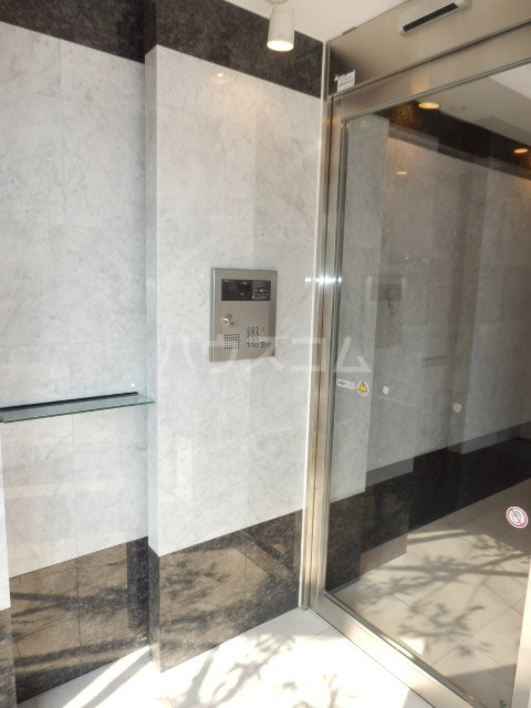 2/2 エントランス