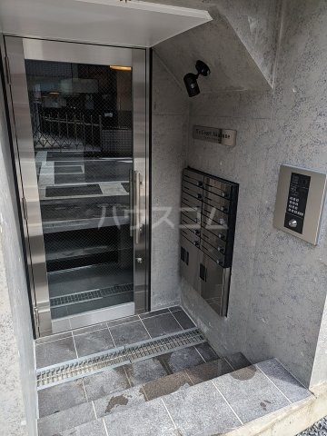 23/26 エントランス