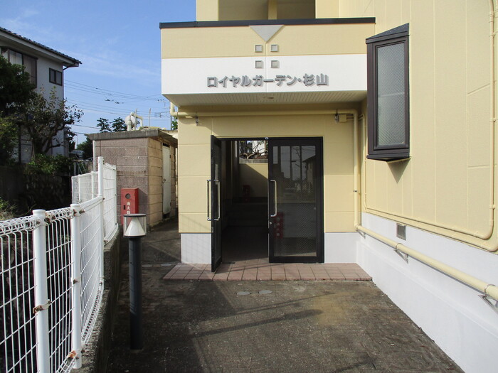 16/25 エントランス