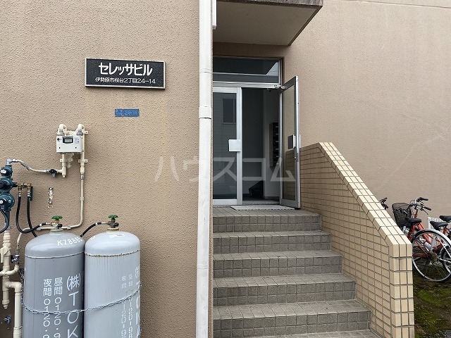 26/27 エントランス