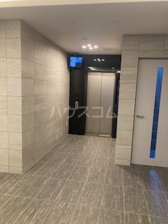 24/28 エントランス