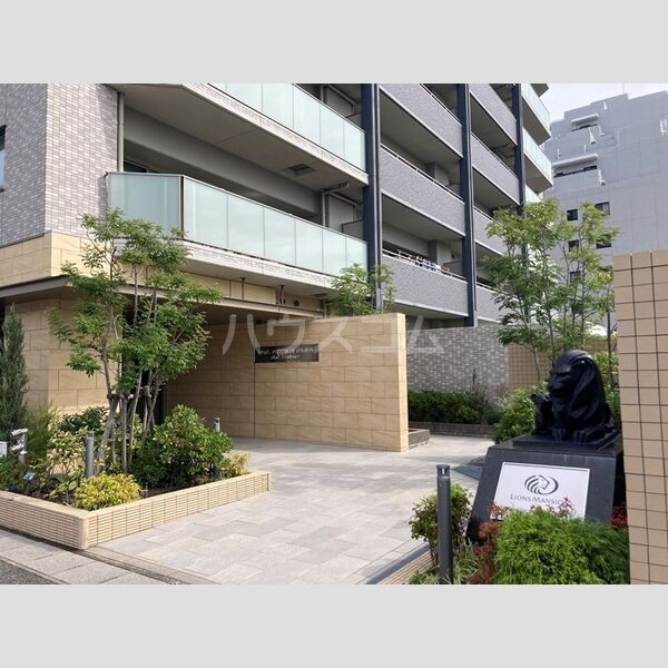 2/4 エントランス