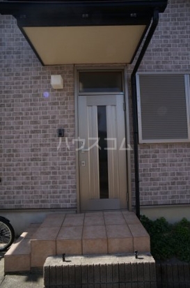 27/30 エントランス