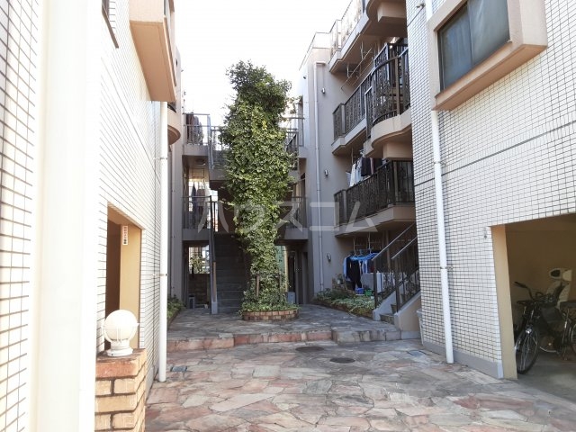 28/30 エントランス