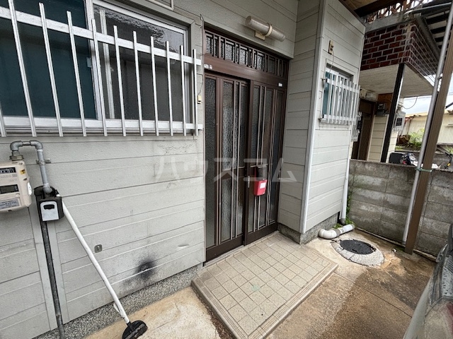 23/23 エントランス