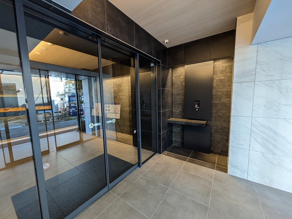 25/30 エントランス