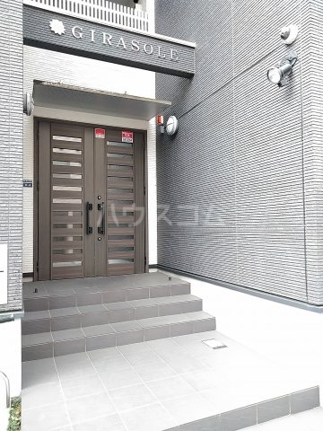 23/30 エントランス