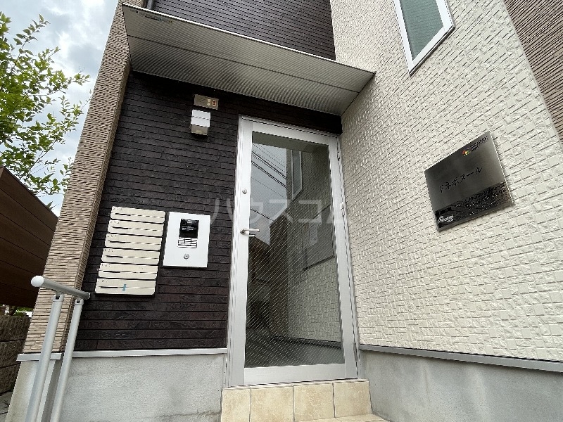 2/4 エントランス