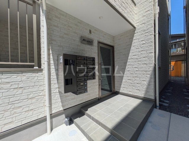 28/30 エントランス