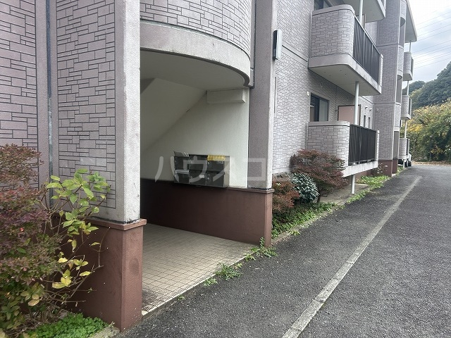 26/30 エントランス