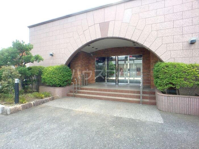 21/30 エントランス