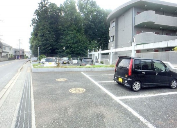 18/28 駐車場