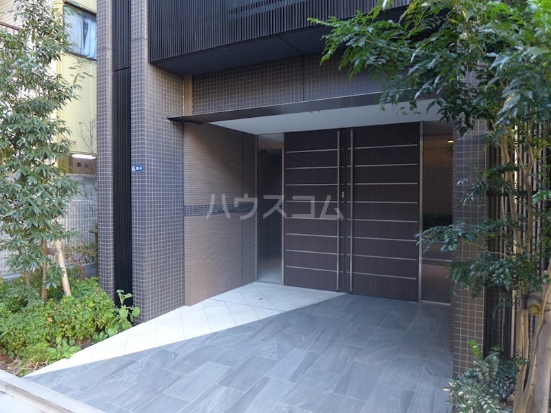 20/21 エントランス